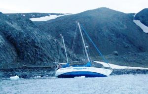 The yacht, Polonus, which was due to arrive at Grytviken on January 4th, sank off King George Island on December 23rd. 