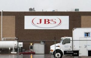 JBS plans to finalize its 1.25bn purchase of Australian processed foods maker Primo Smallgoods this month. The deal is geared to increase sales in Asian markets.