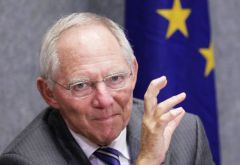 Ministro delle Finanze tedesco Wolfgang Schaeuble ha detto che il suo paese con l'Italia e la Francia "vuole portare la nostra lunga esperienza ... per aiutare la banca a costruire una solida reputazione".