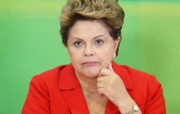 The MDA poll showed that 59.7% favor Rousseff's impeachment, and 68.9% believe she is responsible for the corruption involving a massive kickback scheme at Petrobras.