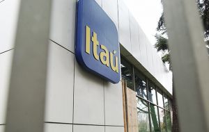 Itaú for this year cut its loan book growth outlook while increasing loan-loss provision expenses by average 22.5% to a range between 15bn and 18bn Reais.