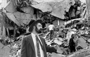In the July 1994 attack on the Jewish organization AMIA, 85 people were killed, 300 injured, and the case remains unresolved despite several investigations
