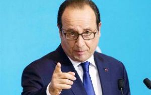French President Francois Hollande said ”what's at stake ... knows whether the Greeks want to stay within the Euro zone