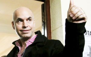  Rodriguez Larreta won 51.6% of ballots cast while opponent Martin Lousteau picked up 48.4%. Public opinion polls anticipated a ten points difference.