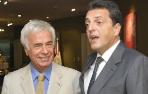 Massa (R) and his UNA can tip the balance, but his coalition has basically two strong personalities: himself and Juan Manuel de la Sota (L), strongman of Cordoba  