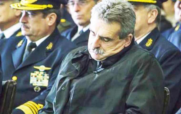 Minister Rossi caught taking a nap during the 103rd anniversary celebration of the Argentine Air Force