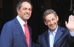 “I met with Nicholas Sarkozy who said he was willing to help bring sides together regarding the Argentine claim over the Falklands”, wrote Scioli 