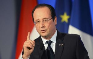 Hollande will hold talks on strengthening cooperation against IS with Putin in Moscow on November 26, two days after seeing US President Barack Obama 