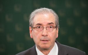 However regarding speaker Cunha Eduardo Cunha, 60% of lawmakers said they would vote for his removal (compared to 35% in the previous survey). 