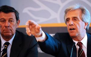President Vazquez (R) and foreign minister Nin Novoa are expected to lead the Mercosur negotiating team to Brussels next April