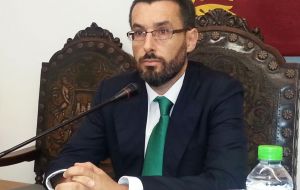 The mayor of La Linea Juan Franco, said that “when Gibraltar sneezes, La Línea catches a cold”,  summing up the relationship between the neighboring cities.