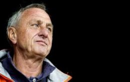 Cruyff had revealed in October 2015 that he had lung cancer. He was a heavy smoker until undergoing heart surgery in 1991.