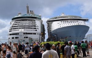 Navigator of the Seas sailed into Port Zante with 3,807 visitors, while Costa Favalosa, transported 3,780 passengers from Guadeloupe
