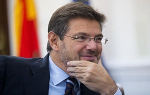 Acting Spanish Minister for Justice Catala refused to attend a reception hosted by PM David Cameron for members of the anti-corruption summit in London.