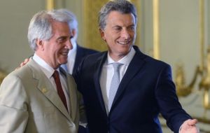 Argentina, Brazil and Uruguay have called on all sides in Venezuela to urgently find a peaceful mechanism to return to an effective political dialogue.