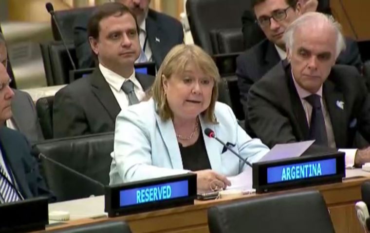  Among the tasks that this Special Committee deals with year after year is an issue of great importance to my country: the question of the Malvinas Islands