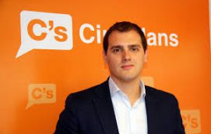 Ciudadanos leader Albert Rivera has already said his formation will abstain during a vote of confidence in parliament to allow the PP to form a government