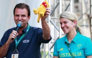 The Australian delegation gave Paes a tiny “boxing kangaroo” doll as the sign of a truce. It also said it’s now happy with its rooms at Rio’s Olympic Athletes Village.