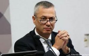 “The government wants to smother the Car Wash probe. It is very worried,” Medina Osorio was quoted as saying by Veja.