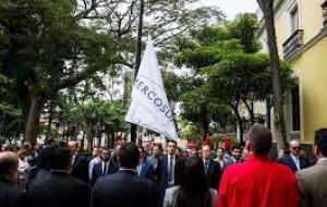 The government of president Maduro decided unilaterally to take the chair, ignoring normal protocol and process, and raised the Mercosur flag in Caracas.