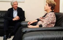 Dilma Rousseff with president Tabare Vazquez at the Suarez presidential residence 