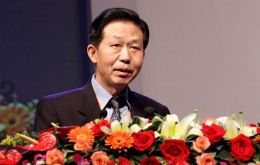 Xiao, 59, who is currently deputy secretary general of the State Council, replaces Lou Jiwei, who had served as finance minister since March 2013. 