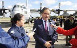 ”We have to recover the military capacity of the country. In the Malvinas war, Argentina lost 70 aircraft and in the last ten years of Kirchnerism, because of lack of maintenance and investment, 100 p