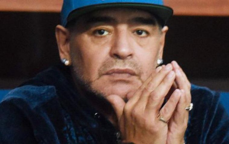 Looking at it from Communist Cuba, Diego Maradona sees a dark future for Argentine President Mauricio Macri.