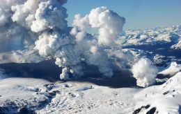 The growing activity was recorded in monitoring stations next to the Hudson volcano in Aysen and connected to the South Andes Volcanic Observatory