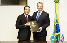 Dr Liam Fox and Minister for Industry, Foreign Trade and Services, Marcos Pereira emphasized the importance of current bilateral cooperation<br />
<br />
<br />
