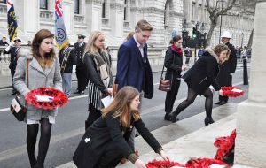 Young Falkland Islanders studying in Britain lay their wreaths.
