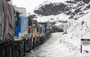 The main passage, the Mendoza-Valparaíso route through the Cristo Redentor Pass, is affected frequently by bad weather and forced to close 30 to 40 days a year