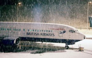 Heavy snowfall in central and southeast Italy forced the closure of airports at Bari and Brindisi as well as in Sicily.
