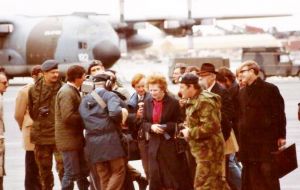Margaret Thatcher visited the #Falklands for the first time 34 years ago, today @SukeyCameron laid flowers to mark the occasion.