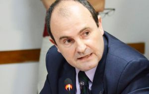 “The role of congress can't be left aside in issues referred to the exploitation of fisheries and hydrocarbons”, said lawmaker Alejandro Echegaray