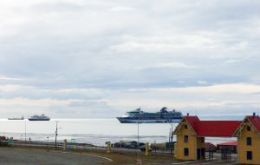  The Norwegian Sun, Celebrity Infinity and Prinsedam provided the visitors that literally flooded Punta Arenas, before leaving for Ushuaia