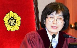 Park's “acts of violating the constitution and law are a betrayal of the public trust,” acting Chief Justice Lee Jung-mi said. 