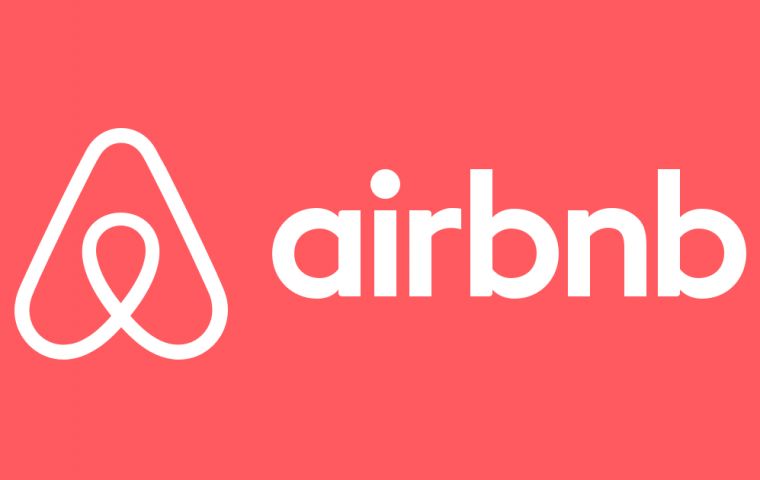 Airbnb's regulatory filing shows the online marketplace and hospitality service firm has raised an additional US$450m, taking the total amount raised to US$1.03bn. 