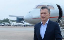 Macri's visit took off in Houston where he visited factories linked to the oil industry (Teneris and Dow) and met with the CEOs from XTO-Exxon and Halliburton. 