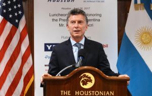 At The Houstonian Hotel Club Macri addressed the most select leaders of the oil and gas industry