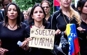 “Soldier, listen to your mother. I am crying. Your homeland demands from you: no more violence, lower your weapons,” said Venezuela women on Mother's Day .