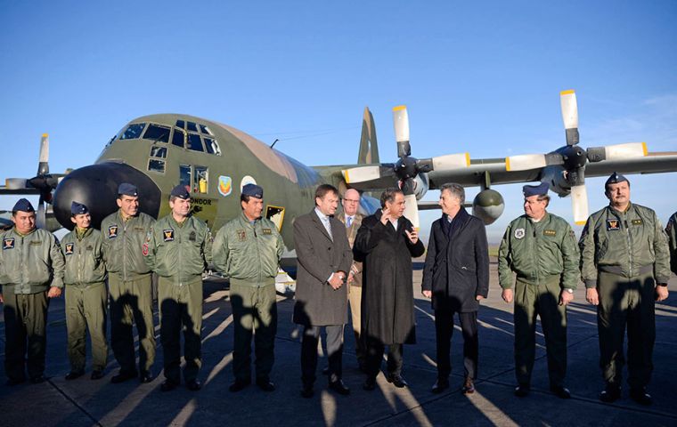Pte. Macri (C) , escorted by the Defense Minister Julio Martínez and Air Force Chief-of-Staff Brigadier General Enrique Amrein among other high ranking military personnel.