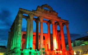 Athens' Parthenon in solidarity with Portugal. A large-scale tragedy felt all over Europe.  