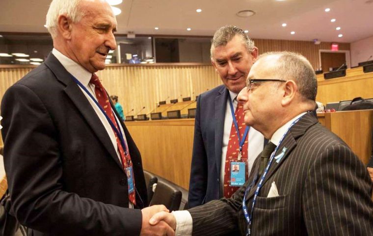  Falklands MLA Mike Summers OBE and Ian Hansen MLA shake hands with Argentine Foreign Minister Jorge Faurie (Pic Adriana Groisman Clarin)