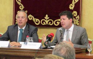 Speaking in San Roque at a forum from the University of Cadiz, Picardo highlighted how Gibraltar had attracted new business since the Brexit vote