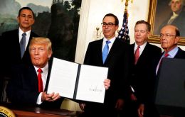 Trump returned to Washington to sign the order authorizing Trade Representative Robert Lighthizer to explore whether to undertake a Section 301 investigation.(Pic Reuters)