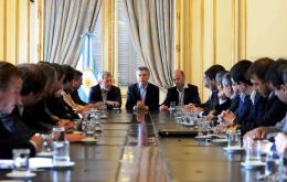 In the first meeting with ministers, Macri called to work hard to ensure that the confidence expressed in votes “reflects the commitment to do what is needed to be done”.