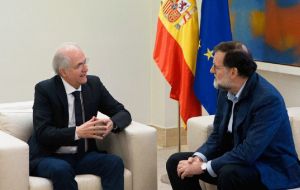 Ledezma started his global tour by meeting with Spanish Prime Minister Mariano Rajoy at the presidential palace hours after his arrival. 