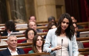 Ines Arrimadas, the leader of the Citizens party in Catalonia, declared, “If we govern, our priority is going to be social policies, not the secessionist process.” 