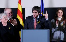 The unexpected result sets the stage for the return to power of deposed Catalan president Carles Puigdemont who campaigned from self-exile in Brussels. 